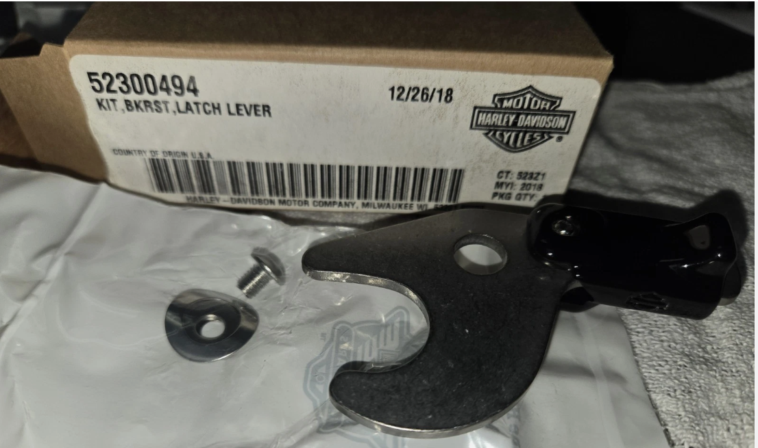 52300494 Harley-Davidson® "Docking System Latch Lever Kit-Right Black"