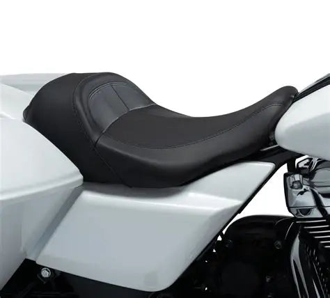 52000690 Harley Davidson "LOW-PROFILE SOLO TOURING SEAT SMOOTH"